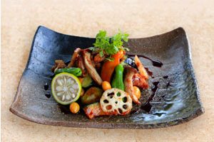 秋野菜と若鶏の黒酢マスタードソース